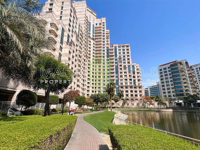 Spacious I Balcony Unit I Chiller free