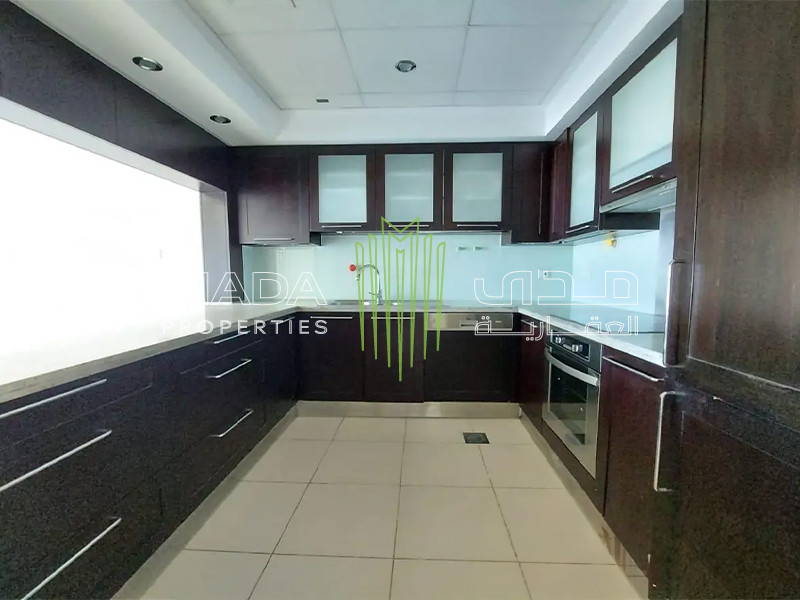 Spacious I Balcony Unit I Chiller free
