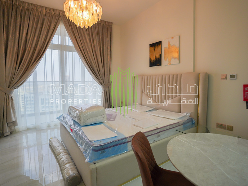 Vacant | Middle Floor | Stunning Views