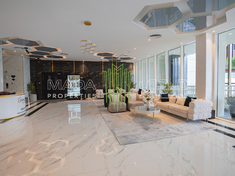 Vacant | Middle Floor | Stunning Views