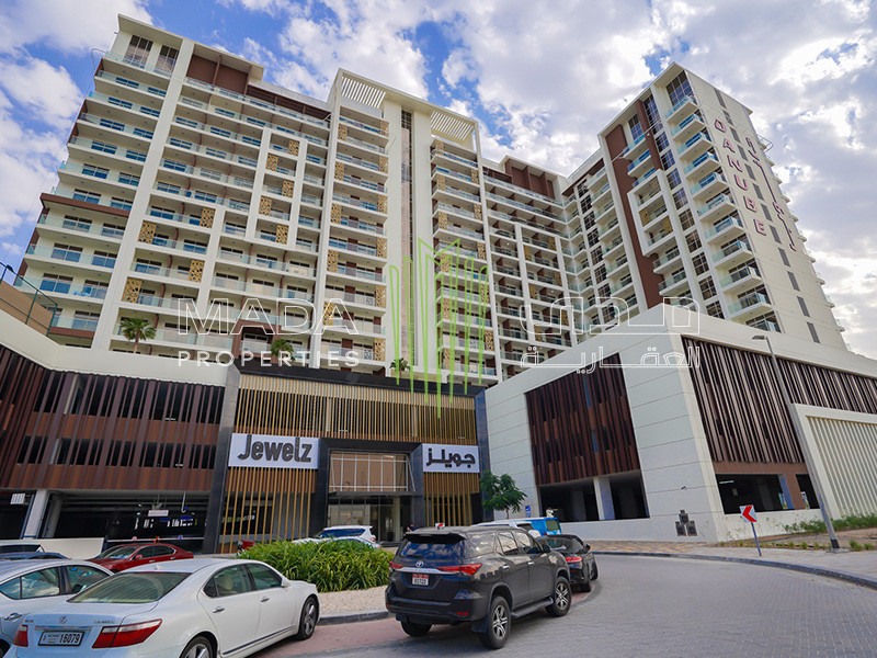 Vacant | Middle Floor | Stunning Views