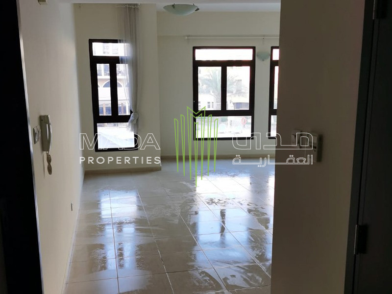 Vacant I Big Balcony I Laundry room