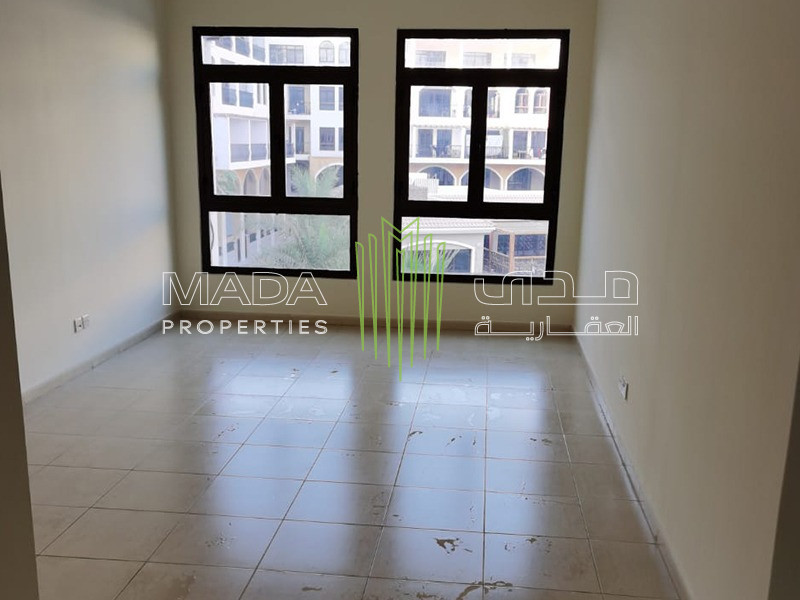 Vacant I Big Balcony I Laundry room