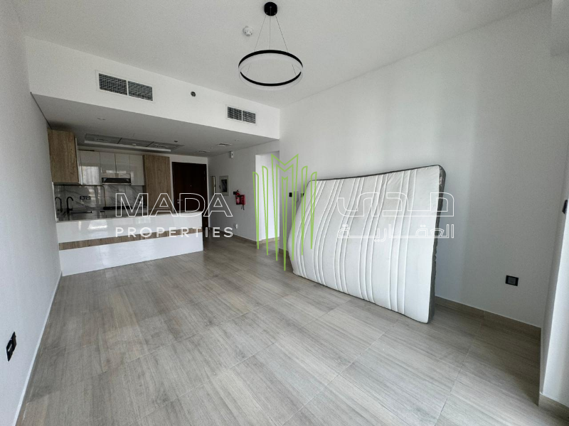 Modern 1BR, Unfurnished I Corner I pool view