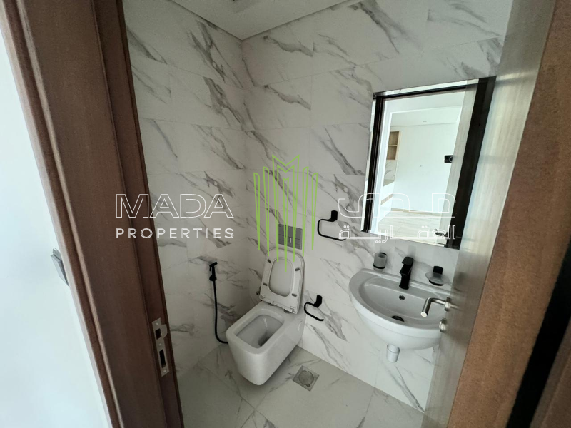 Modern 1BR, Unfurnished I Corner I pool view
