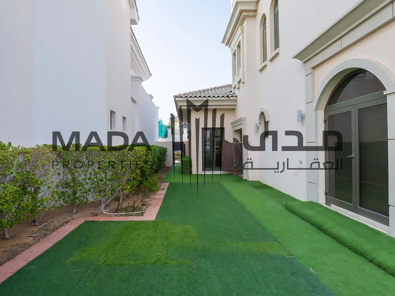 Direct Beach access | Vacant | Private Pool