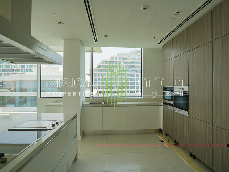 Spacious Layout |  Bright | Luxurious